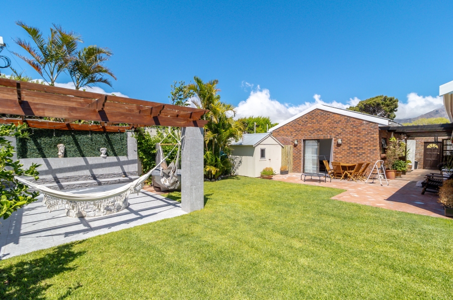 4 Bedroom Property for Sale in Kirstenhof Western Cape